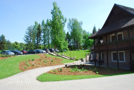 Realizácia sadových úprav pri reštaurácii (hotelový rezort)  